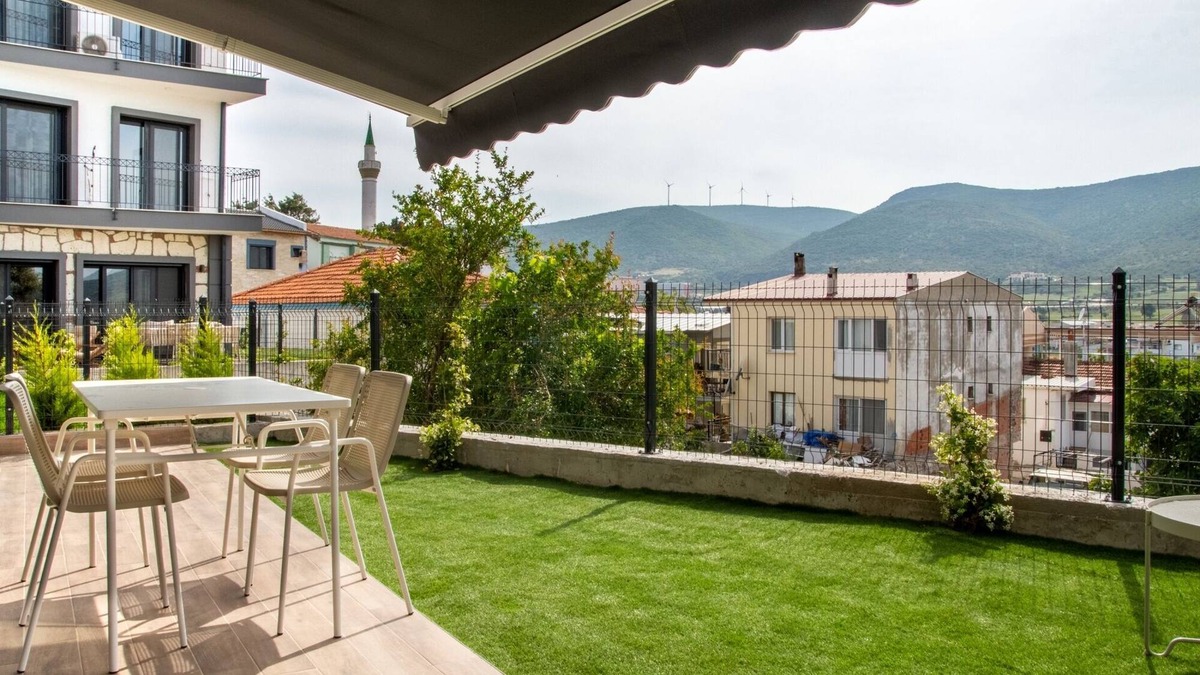 Gulbahce Mahallesi Apartment | Nature View Flat with Garden in Urla, Izmir