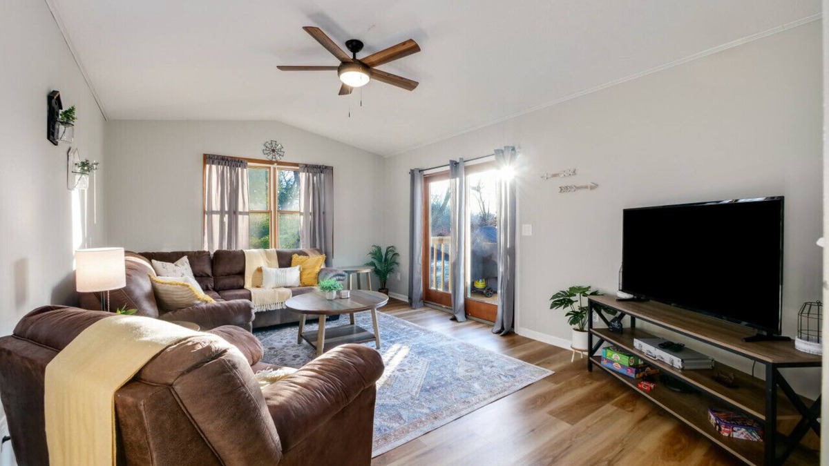 Canal Fulton House | Natures Retreat! Renovated with Quiet Pond Views!