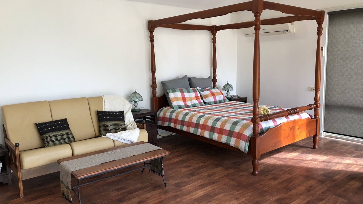 Baldivis Cottage | Natures Retreat: Studio Cottage Amid Roses & Bush Overlooking Baldivis Salt lake