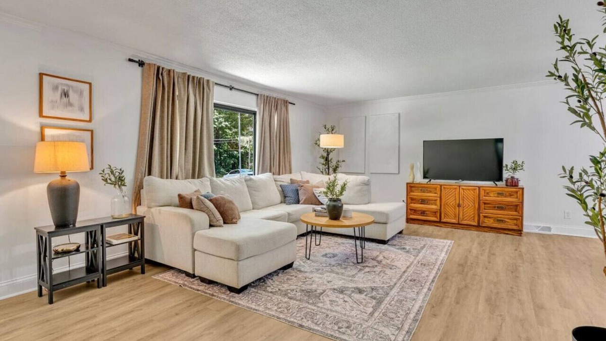 Inglefield House | Nature’s Retreat with Game Room | Hot Tub | Sauna