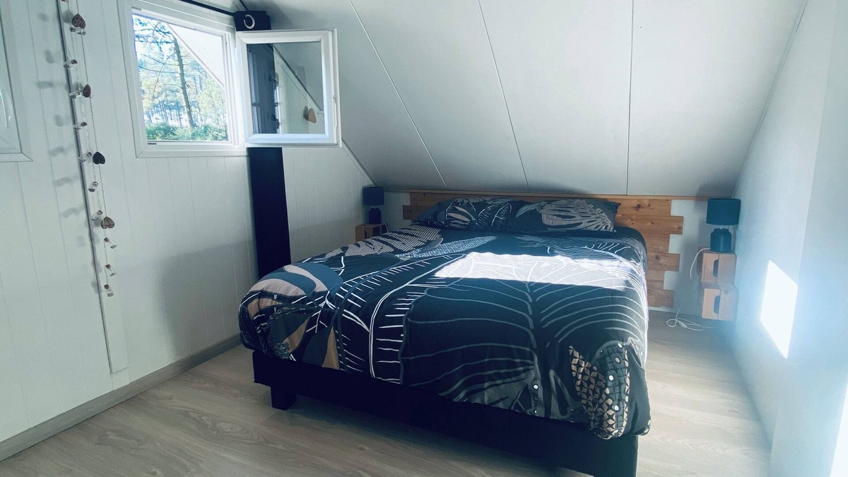 Le Porge Ski Chalet | Naturist chalet at La Jenny, at the foot of the ocean