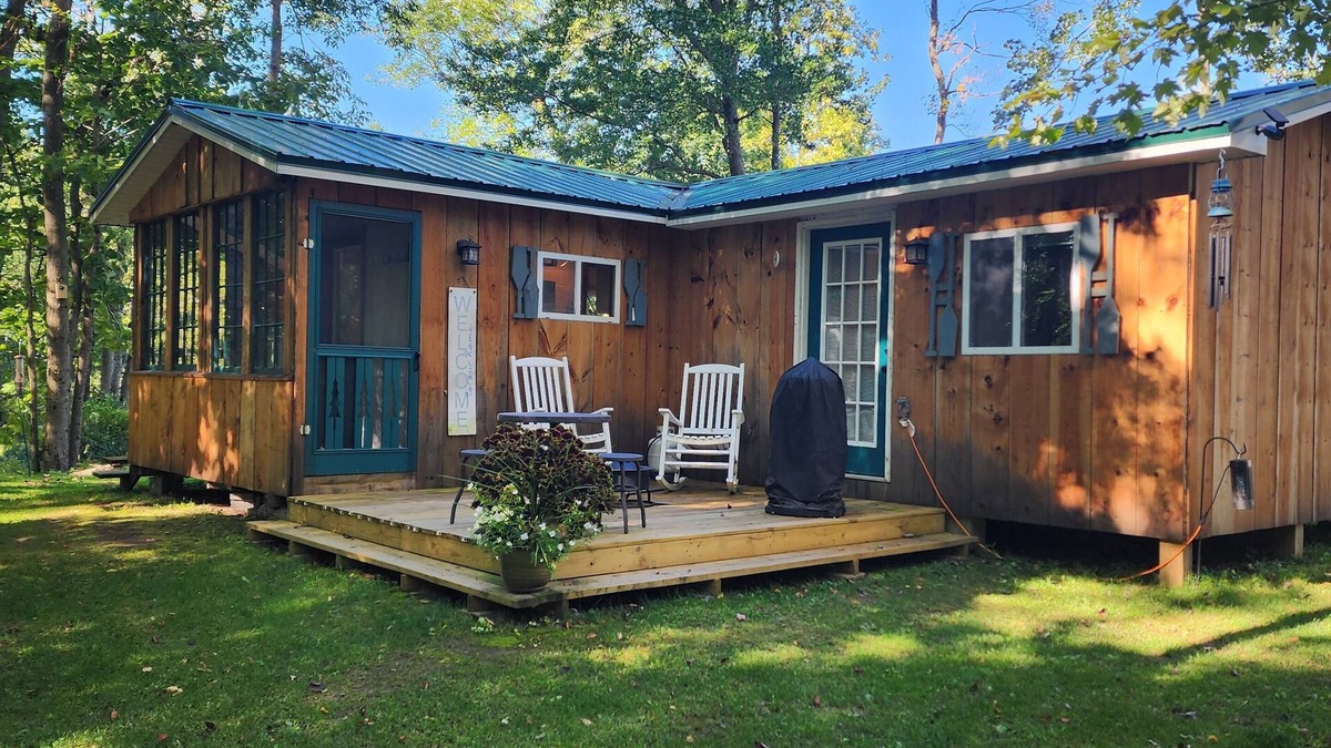Rooseveltown Cabin | Nauti river cabin on Deer river Brasher with A/C and wifi