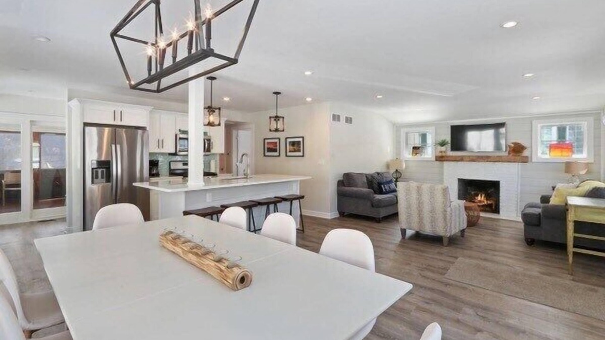 Indian Hills House | Nautical Nest |Rentals by the Month |Lake Access |Dogs Permitted |3 Seasons Room |Yard w/Fire Pit