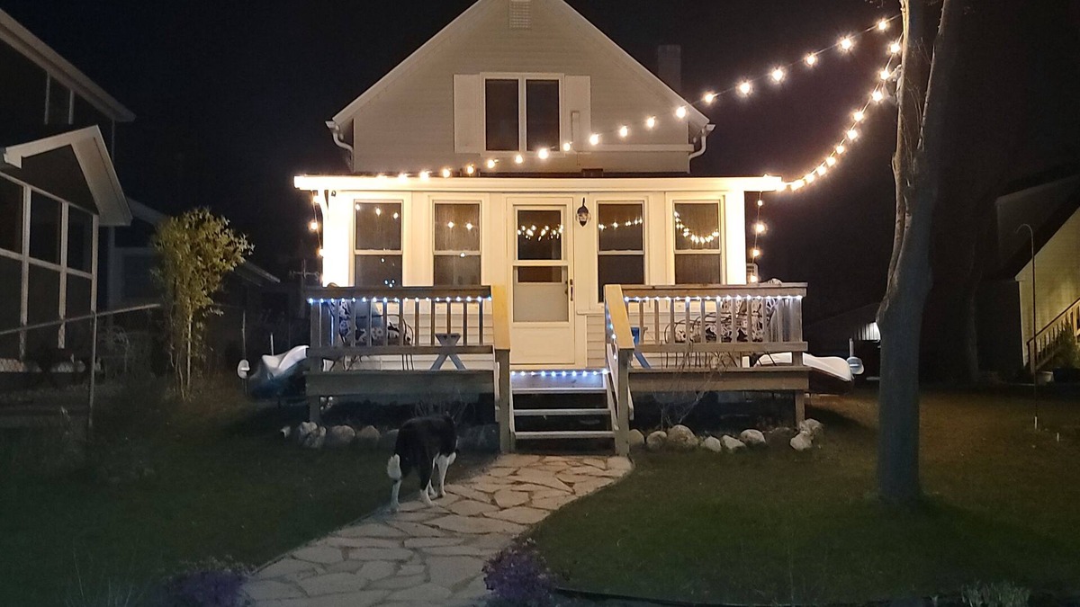 Lakeland Cottage | Nautical Nic's Cozy Lakefront Cottage