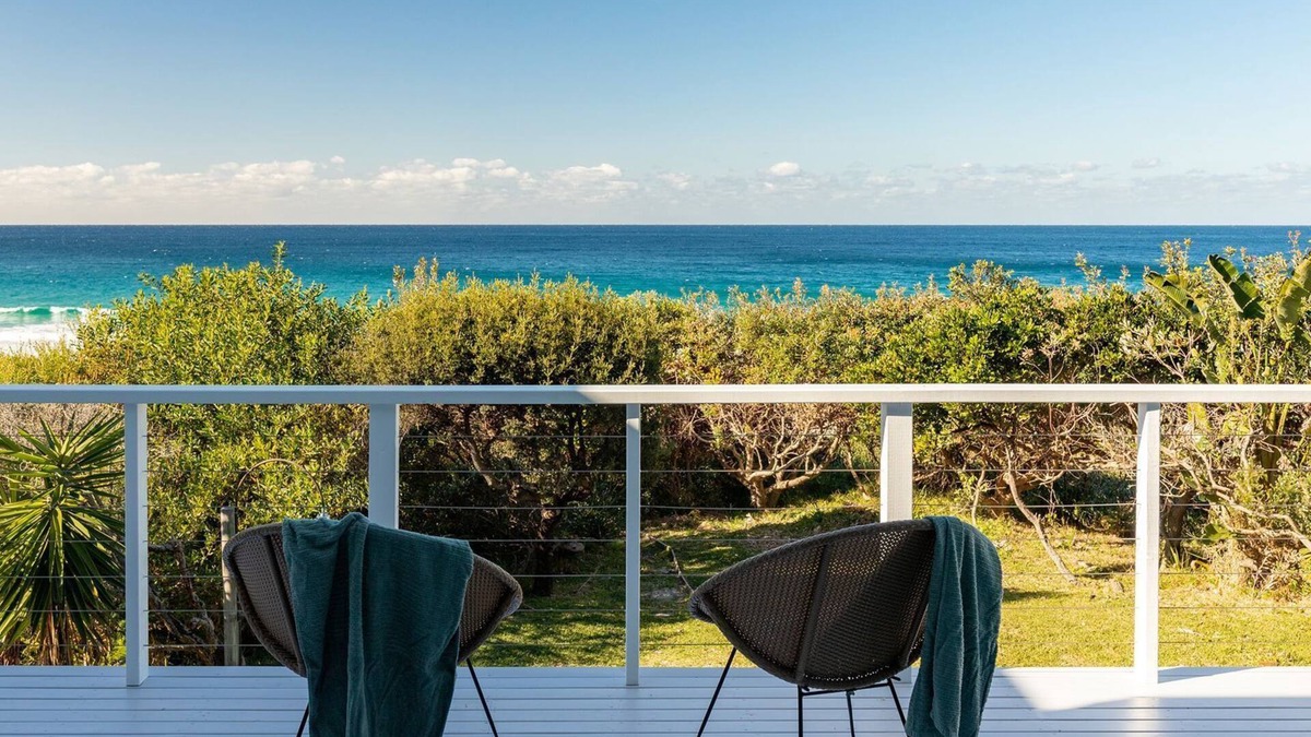 Blueys Beach House | Nautilus At Blueys . Beachfront