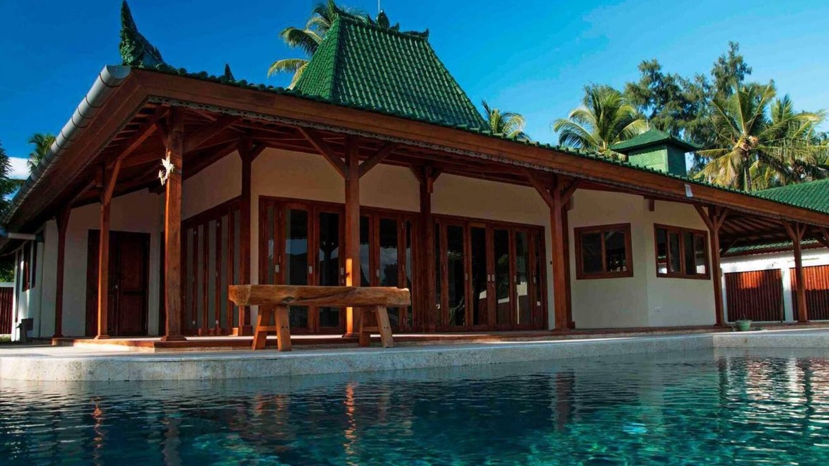 Gili Air Villa | Nautilus Villa is a single floor Private villa traditional Javanese Joglo style