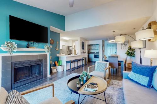 Cornelius Apartment | Nautique Retreat #304