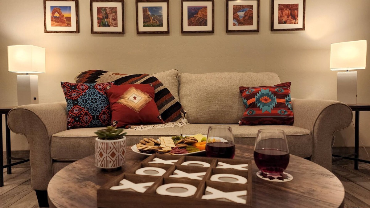 Page House | Navahouse w/Game Room, sleeps 6, by Antelope Canyon