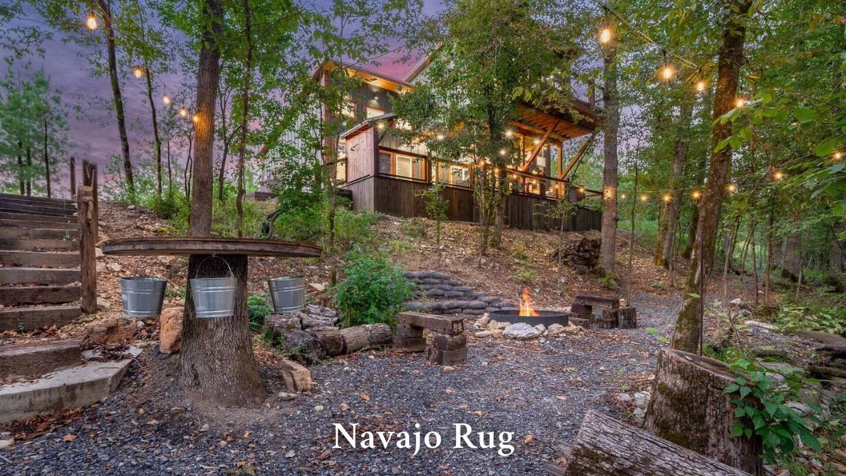 Golden Cabin | Navajo Rug-Creek/Hot Tub/Playground/Firepit/Swing Bed/Grill/Pet Friendly