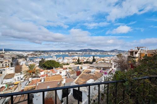 Ibiza City Centre Apartment | Navila Pasillo Superior