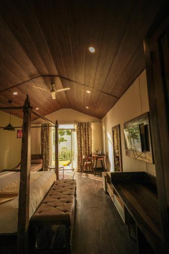 Dalhousie Hotel | Nazaara Nature Retreat