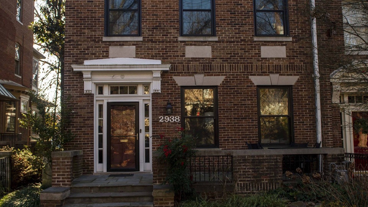 Forest Hills Apartment | nBig and Comfy in Forest HillsCleveland Park by the Metro & Zoo! King Size Bed!