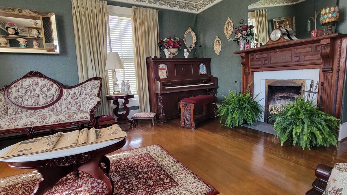Ramseur House | Nc's Nostalgic House 19 min from the Nc Zoo