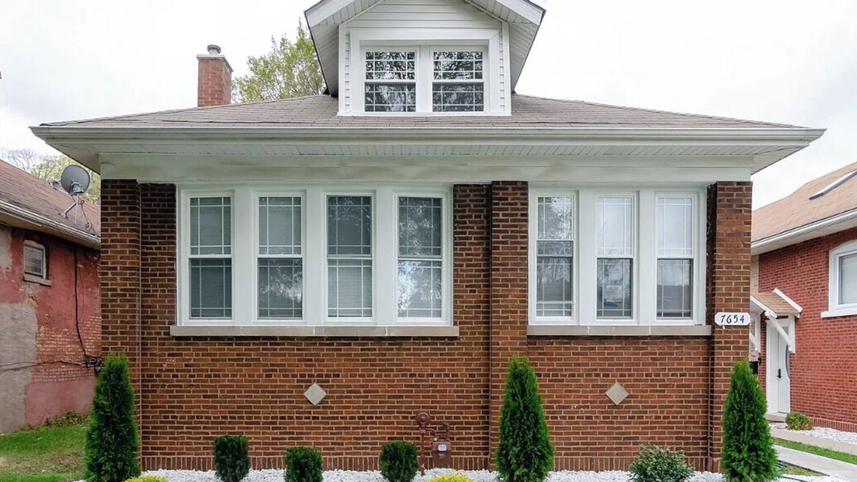 South Shore House | nCharming 2-bedroom space with AC, WiFi in amazing Chicago
