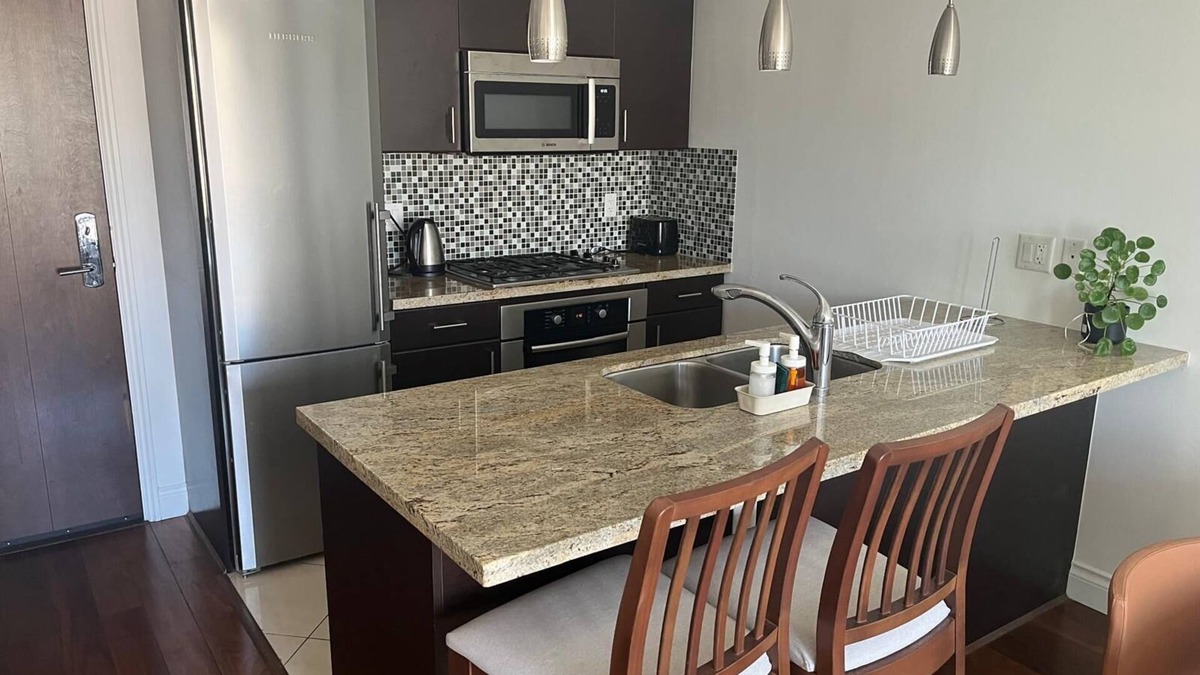 Lower Lonsdale Apartment | nCozy 1-bedroom Furnished apartment in enchanting North Vancouver with WiFi, AC