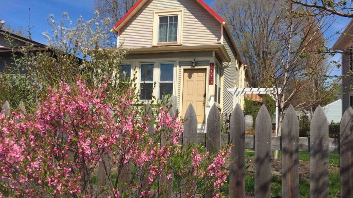 Bottineau House | NE Arts Haven in Trendy NE Minneapolis with AC, WiFi