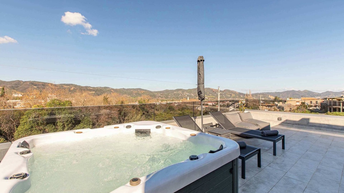 Vatolakkos Apartment | Neaira First Floor Apartment With Private Hot Tub