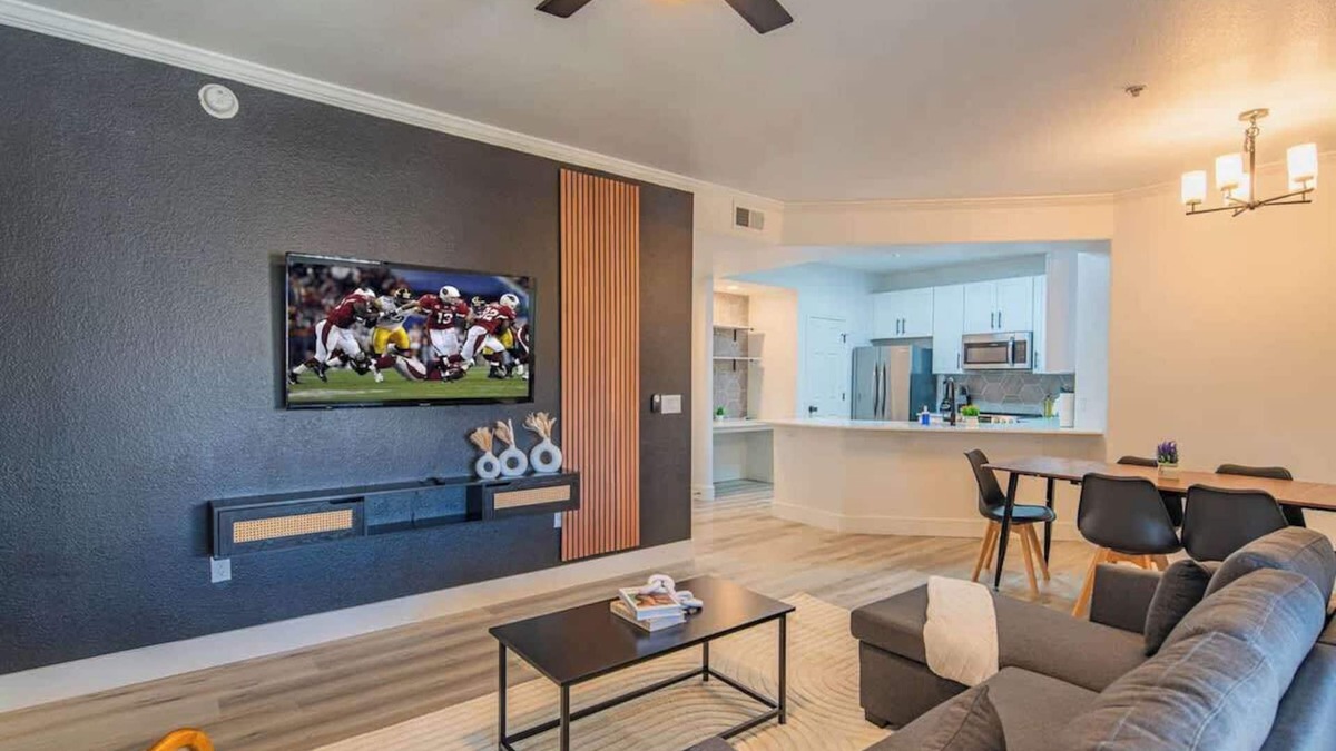 Glendale Sports and Entertainment District Apartment | Near Attractions |Balcony, Pool, Gym, Parking, W/D