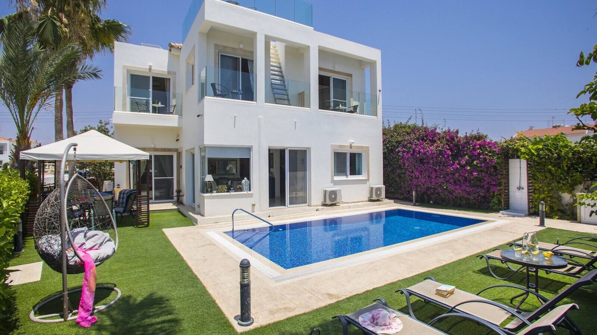 Ayia Thekla Villa | Near Ayia Napa CentreVilla Atlantis
