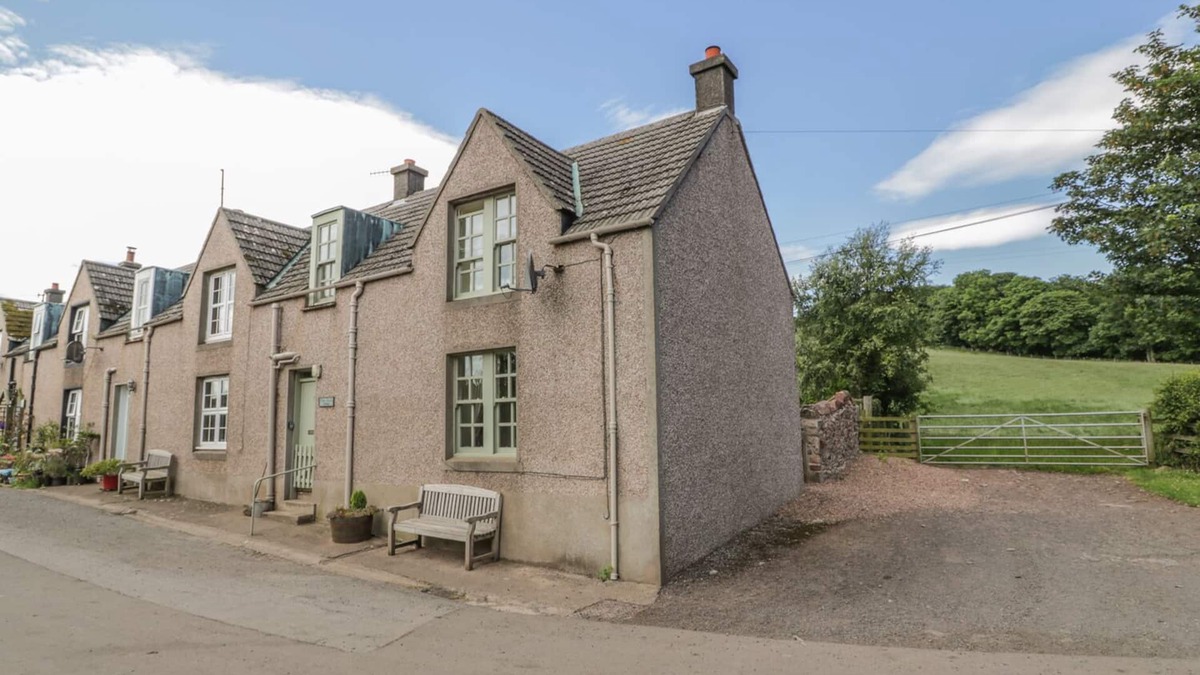 St Abbs Cottage | NEAR BANK COTTAGE, pet friendly, character holiday cottage in St Abbs