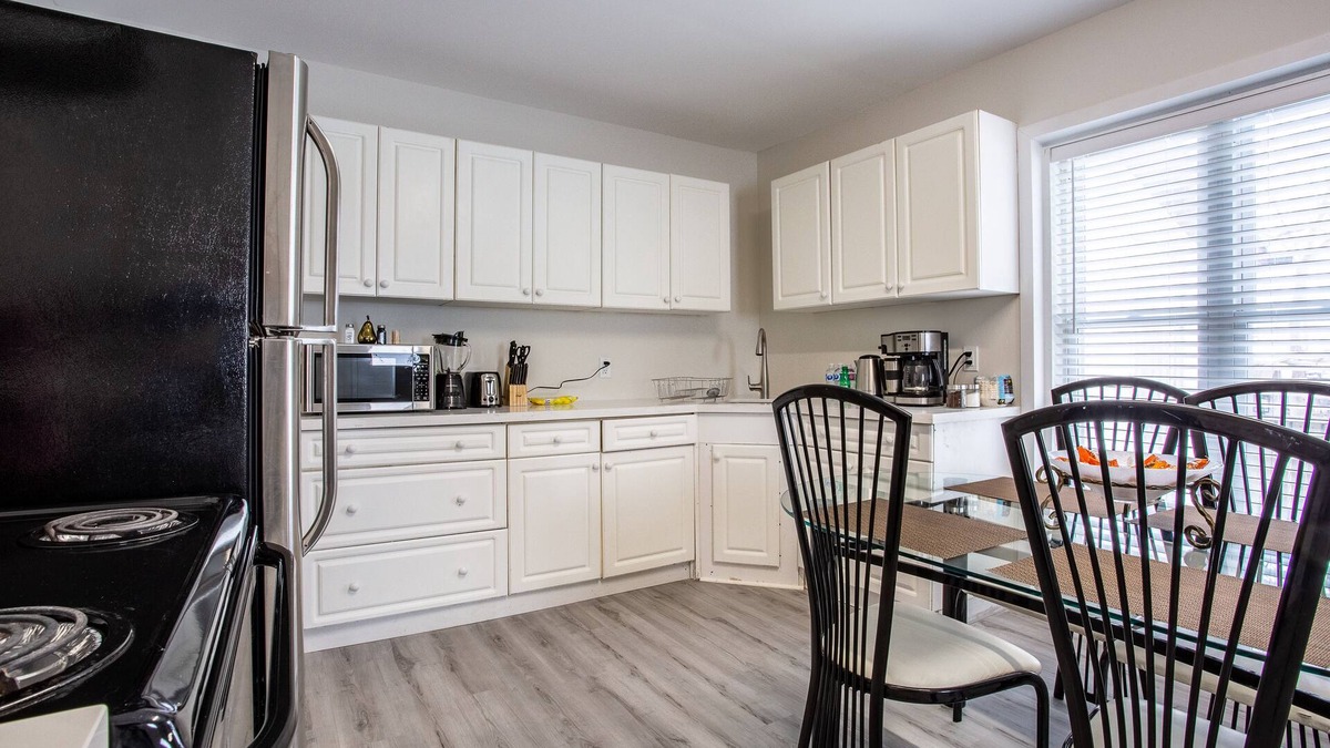Trenton House | Near Batawa Ski Hill Cozy Modern Riverview Home w/5 Beds + Crib + FAST WiFi