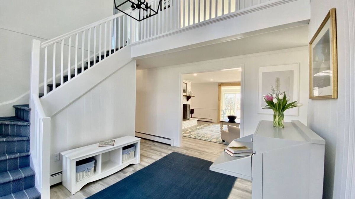 Katama House | NEAR BEACH, AIR CONDITIONED, 6 BEDROOMS, SLEEPS 9, 3.5 BATHS FERRY TICKETS AVAIL