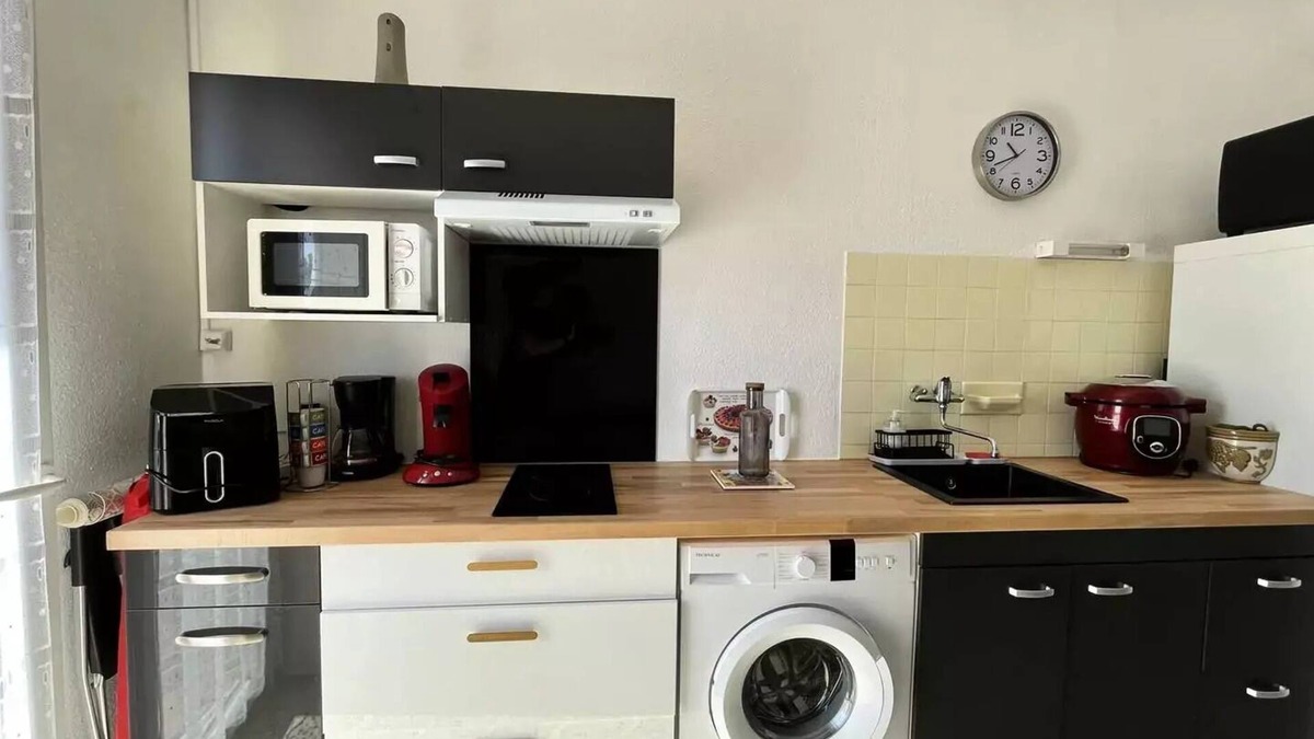 Port-la-Nouvelle Apartment | NEAR BEACH AND SHOPS: 1st floor: T2 for 4 persons