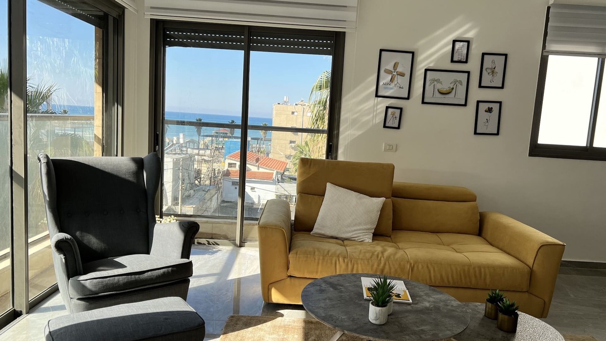 Tel Aviv Promenade Apartment | Near Beach & Market Beautiful 4 Bedroom Apartment