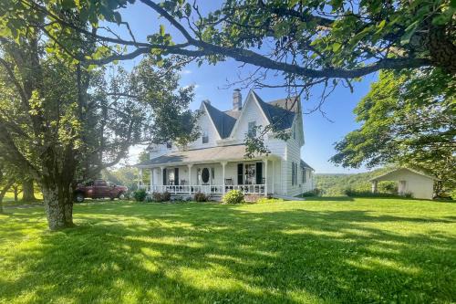 Piper Gap House | Near Blue Ridge Parkway Galax Home with Mtn Views!