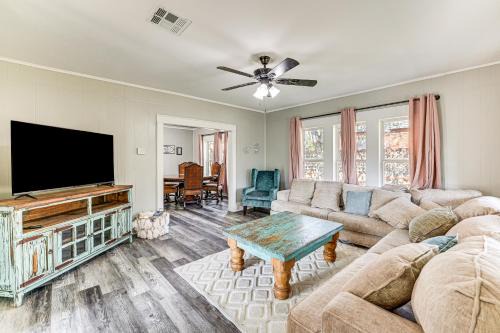 Durant House | Near Campus and Casino Family-Friendly Durant Home!