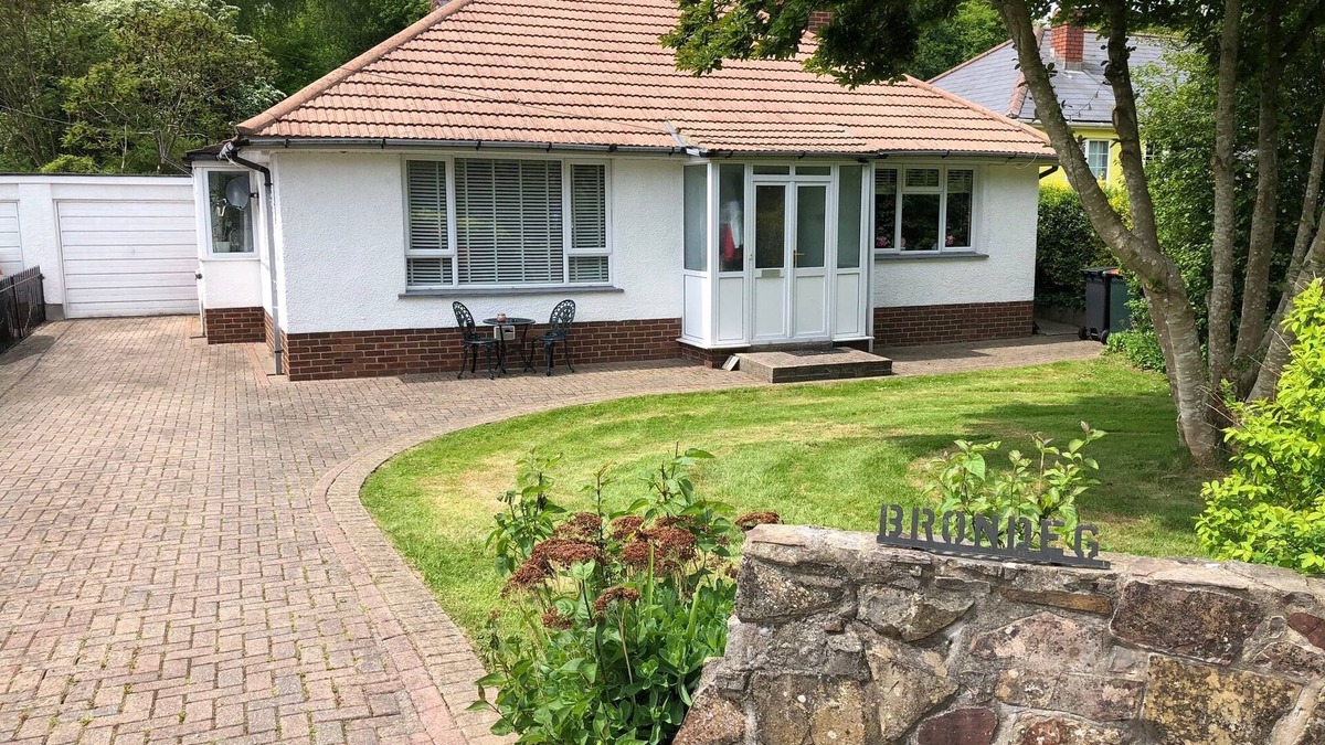 Langstone House | *Near Celtic Manor Golf Resort - Detached Bungalow Ideal For Quick Stay*