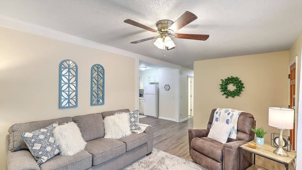 Goose Creek House | Near Charleston 3 Bed w/Fenced Yard Near Beach!
