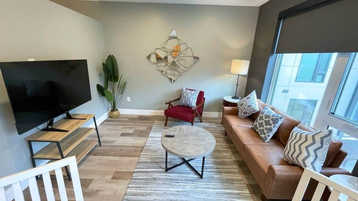 Soulard Apartment | Near City Garden Garage Parking Gym W&D