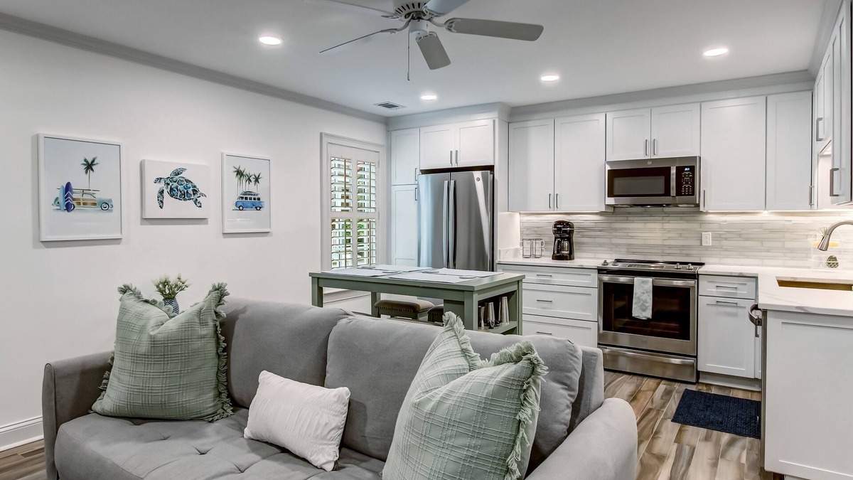 Hitch Village - Fred Wessels Homes Apartment | Near Crawford Historic Square, Heated Pool Access