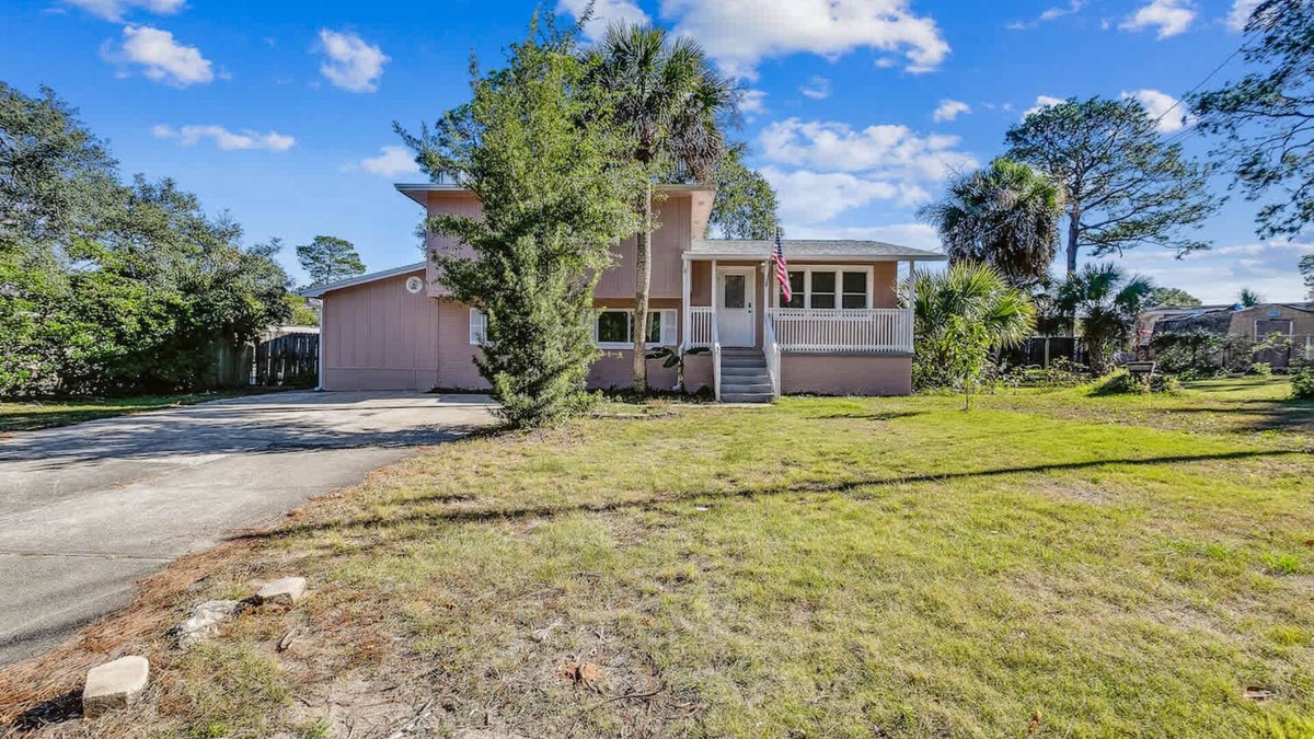 Southeast Pensacola House | Near Downtown, Beach! House&Apt - Woodland Escape