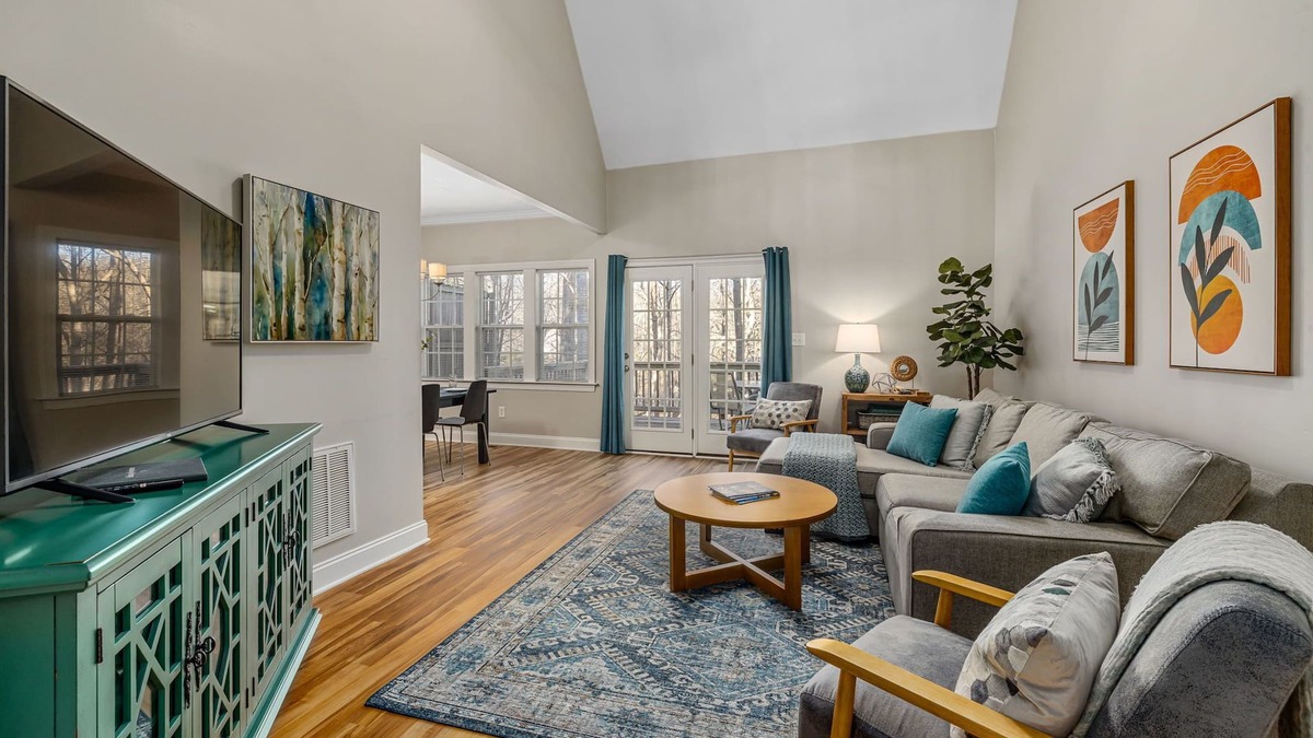 Cary House | Near downtown Cary & RDU. Easy access to Raleigh, Durham and local venues.