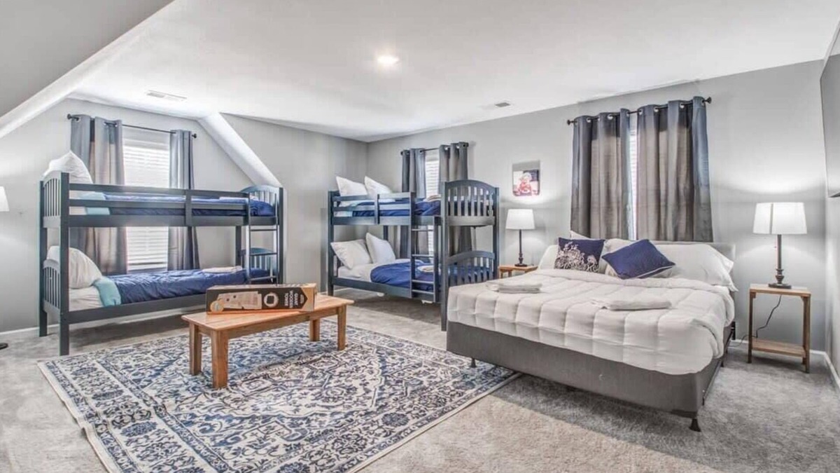 Ellendale House | Near Downtown, Shelby Farms Park - Crievewood Cove