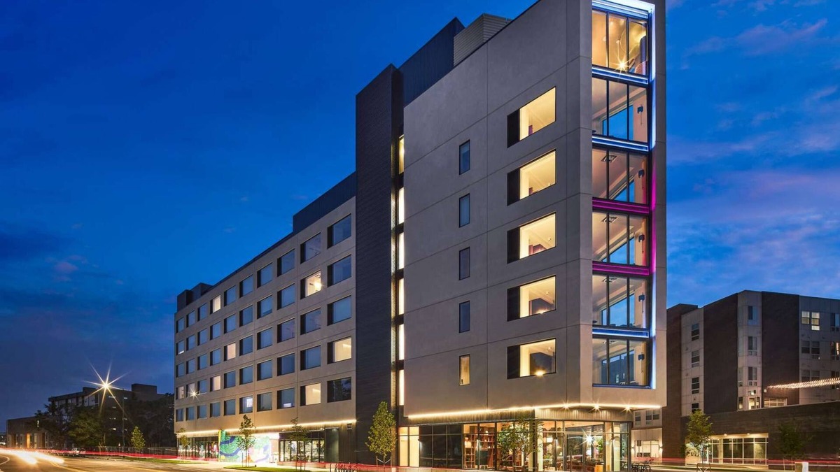 Cole Hotel | Near Empower Field at Mile High + Kitchen & Bar