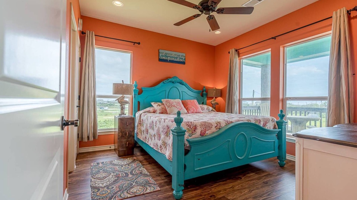 Galveston House | Near Ferry|RV Pad|Hookups|2 mins to Beach|Water Views