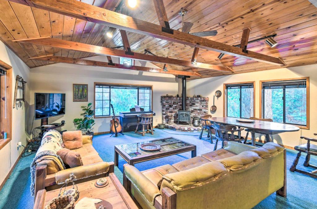 Glencoe House | Near Fishing and Hiking Pioneer Cabin with Decks