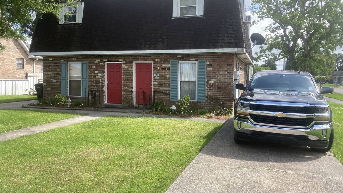 Chalmette House | NEAR FRENCH QUARTER - 2 Bedroom Townhouse, SAFE neighbornood