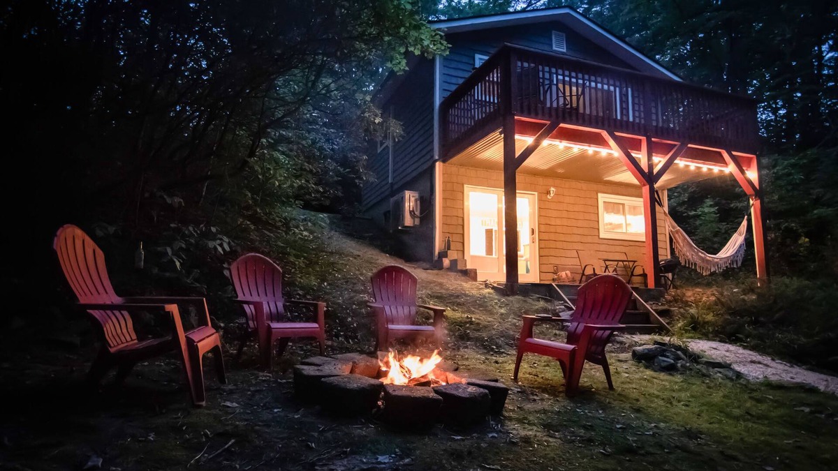 Lake Toxaway Cabin | Near Gorges State Park & Waterfalls, Peaceful & Modern