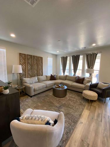 Washington House | Near Highland Park Golf Course Trails