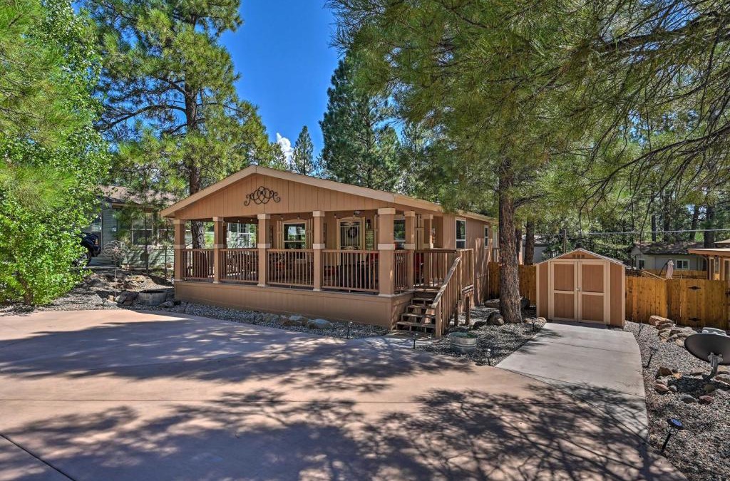 Munds Park House | Near Hiking Munds Park Cabin with Deck and Yard