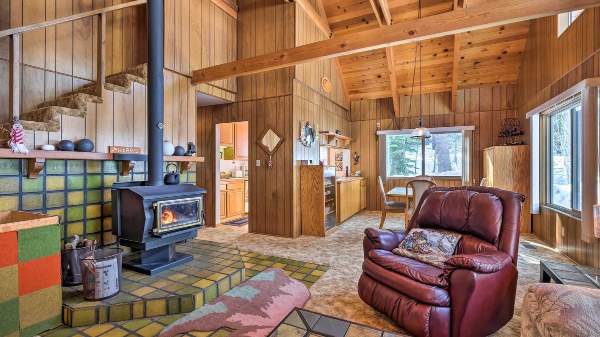 Bear Valley Cabin | Near Hiking & Skiing: Bear Valley Cabin!