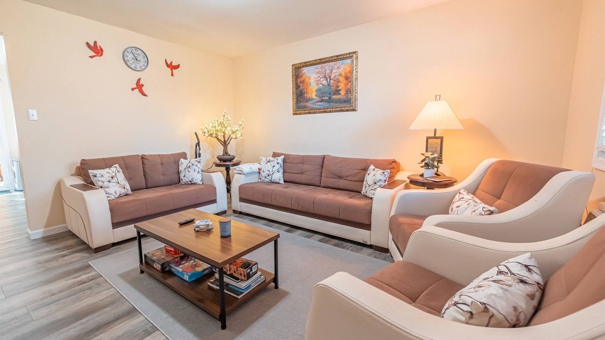 Saylorsburg House | Near Hiking & Water Parks!*Dogs OK*Wi-Fi*Fireplace