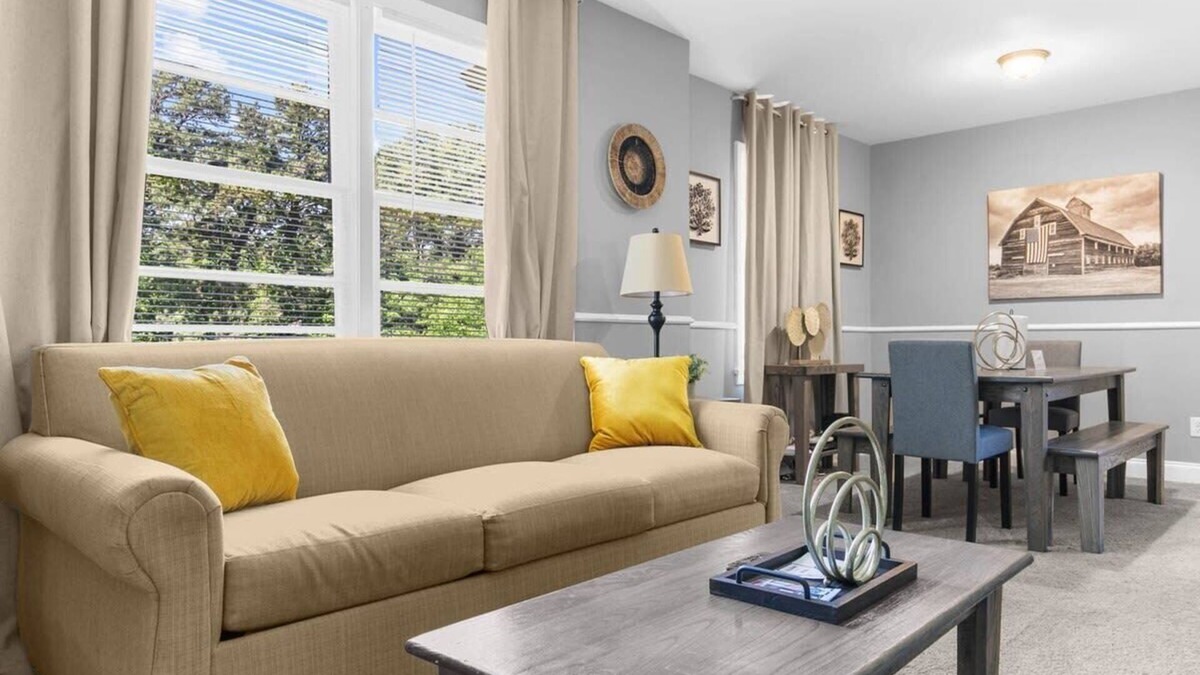 New Castle House | Near Hospital & Dining- Beds on Broadmoor - Unit A