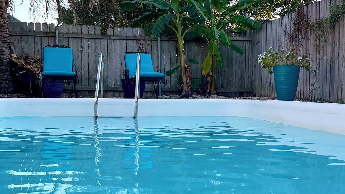 Milton House | Near Hospital & Shopping Centers- 3/2 with pool