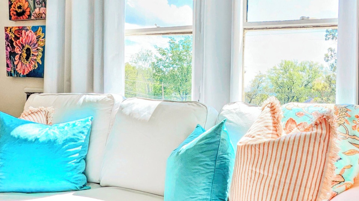 North Chattanooga Apartment | Near Hospitals 800 sqft NaTuRaL LiGhT Hardwood floors quiet safe neighborhood