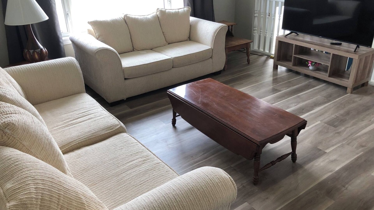 Hinton House | Near Jasper Park Gates, fully furnished home great for large groups. 6 beds.